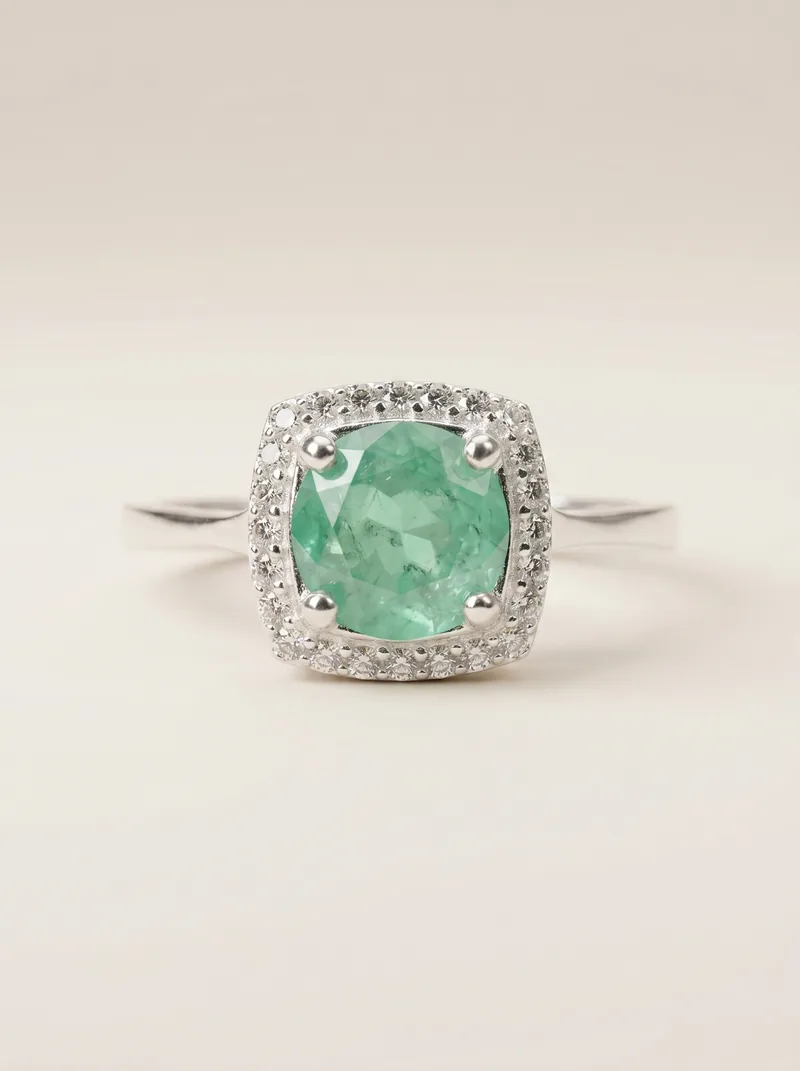Anillo esmeralda 6.5mm con halo zircón